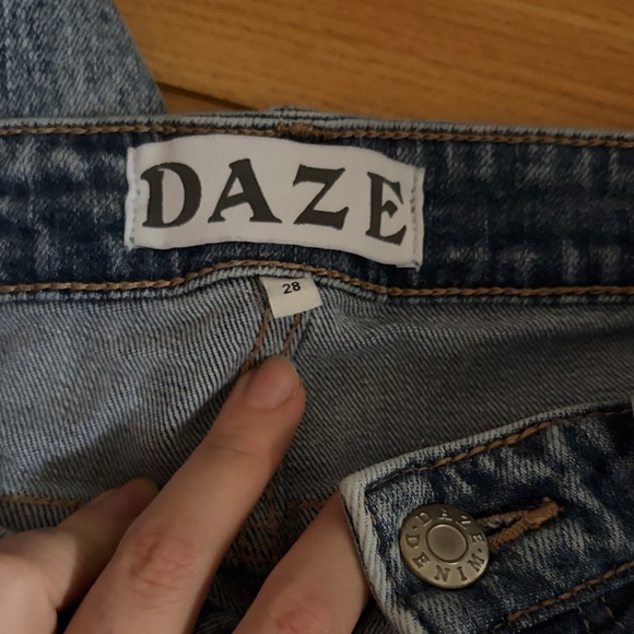 High-Rise Women's Light Blue Washed Jeans - Picture 4 of 5